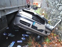Zrážka nákladného auta a osobného vozu bola hrozivá. Mária Smiešková ju neprežila.