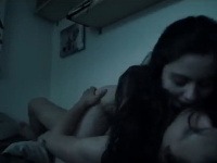 Vo filme Vejška sa objavuje viacero intímnych scén. 