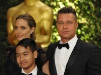 Angelina Jolie so synom Maddoxom a partnerom Bradom Pittom