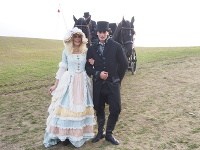 Monika Haklová a Mário Drobný prišli na statok navlečení do dobových kostýmoch. 
