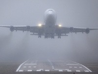 Boeing 747 Dreamlifter omylom pristál na zlom letisku