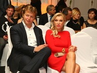 Gabriela Drobová a Karol Ruman prišli spoločne na módnu šou. Na šéfke Fashion TV bolo vidno, že sa trápi. 