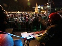 Viac ako tisíc ľudí spievalo v Košiciach koledy pod taktovkou Mariána Čekovského