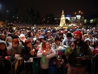 Viac ako tisíc ľudí spievalo v Košiciach koledy pod taktovkou Mariána Čekovského