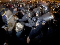 Rumuni protestovali proti zákonu chrániacemu poslancov pred obvinením z korupcie