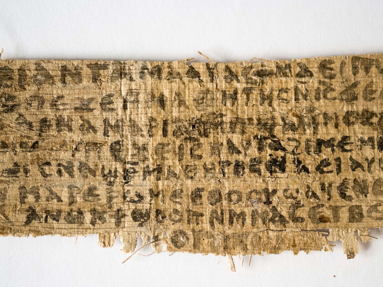 Papyrus, ktorý obsahuje slová o Ježišovej žene, nie je podľa vedcov podvrh