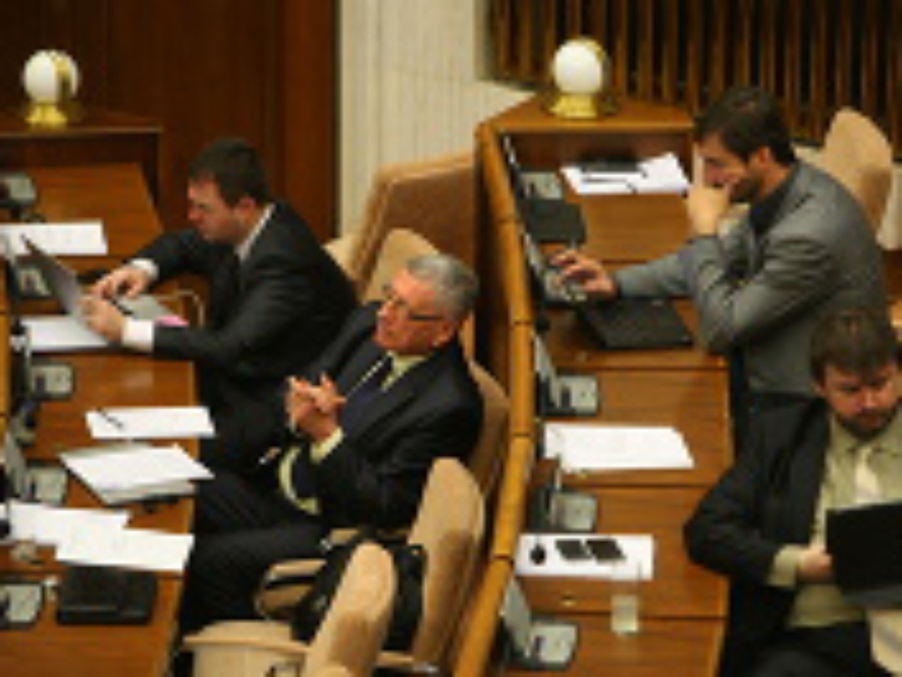 Mimoriadna schôdza parlamentu pokračovala aj dnes. Poslancov zamestnávala kauza Váhostav.