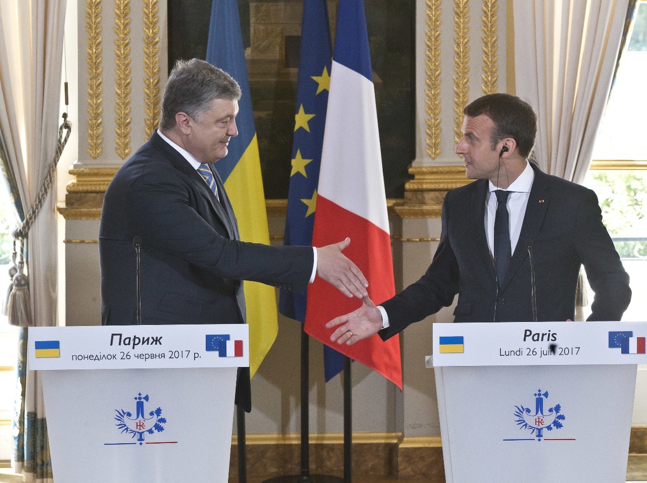 Petro Porošenko a Emmanuel Macron
