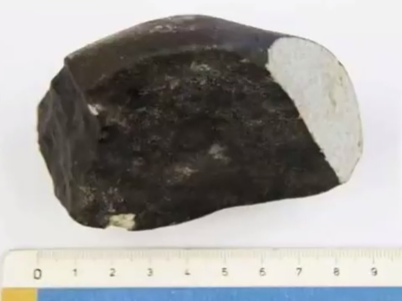 Vek meteoritu odhadujú na 4,5 miliardy rokov.