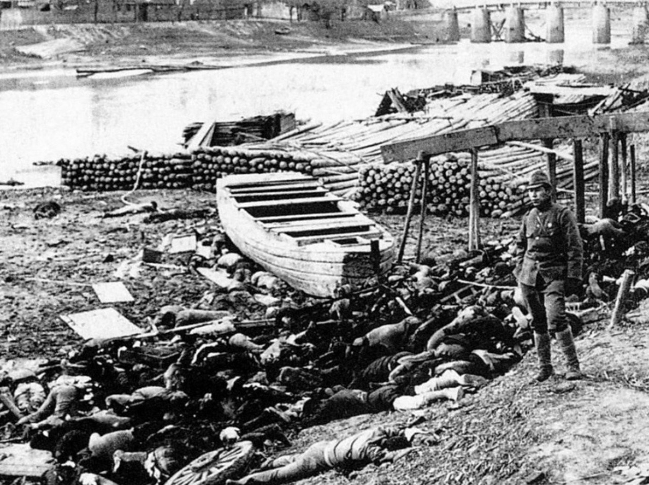 Telá zabitých obetí pri nankinskom masakri.