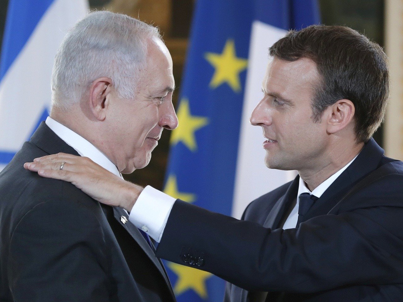 Emmanuel Macron a Benjamin Netanjahu