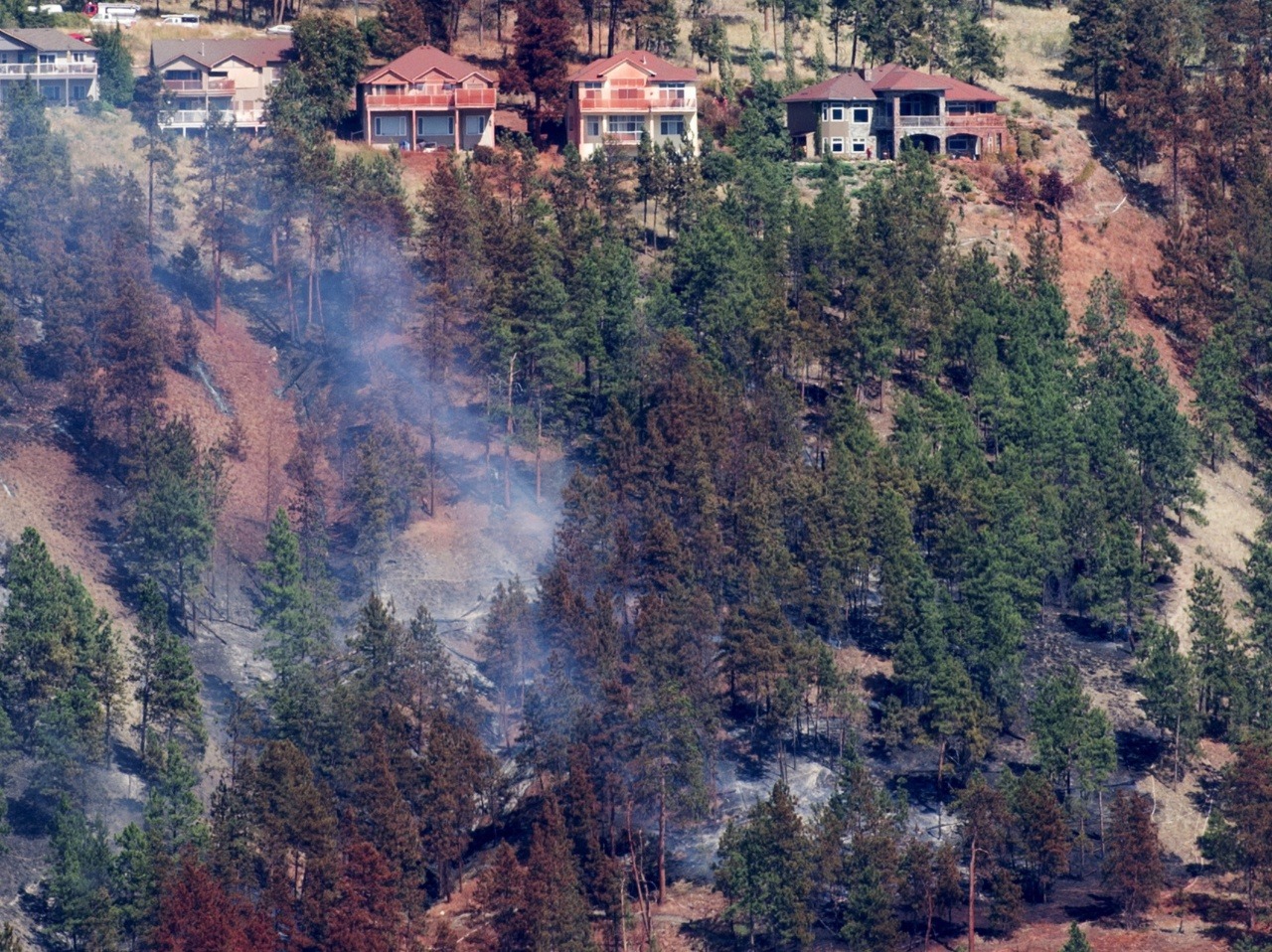 Lesné požiare v Kanade si vynútili evakuáciu 37.000 ľudí