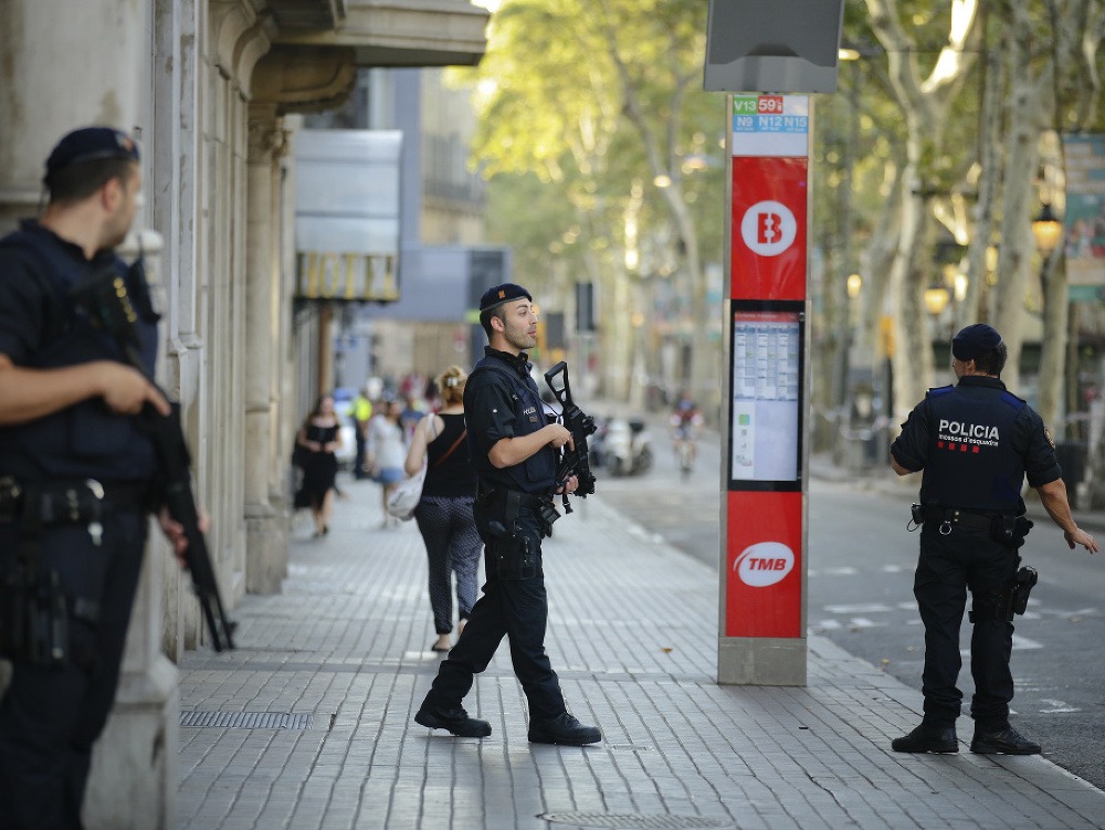 Policajti po útoku v Barcelone 