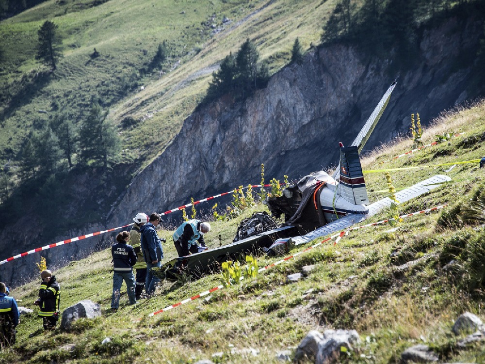 Lietadlo typu Piper 28 havarovalo neďaleko alpského priesmyku.