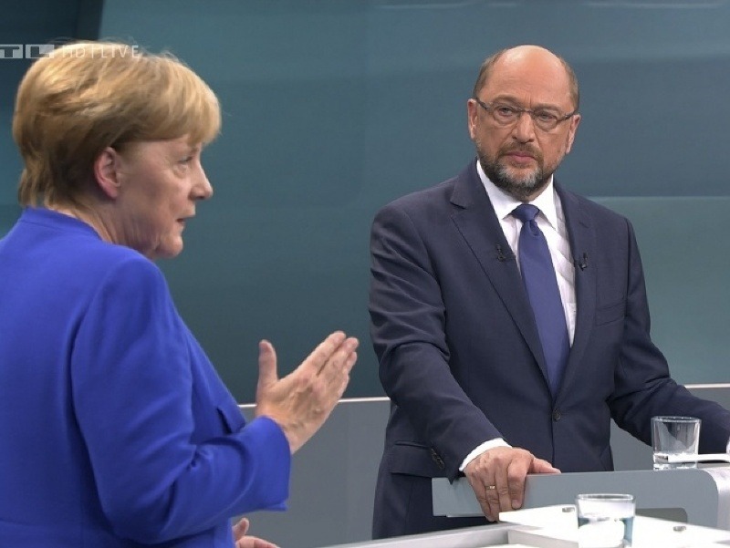 Angela Merkelová a Martin Schulz v televíznej debate.
