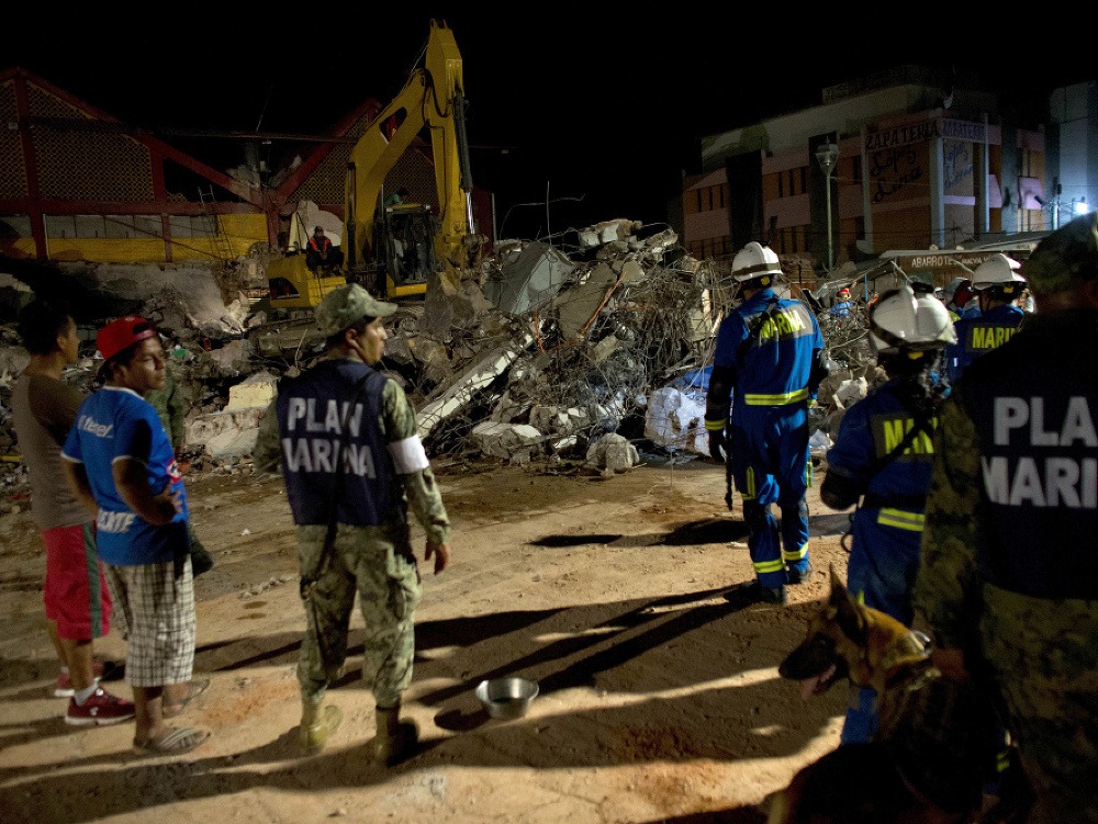 Počet obetí zemetrasenia v Mexiku stúpa.