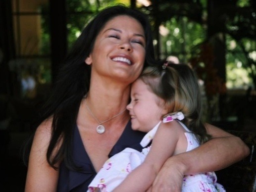 Catherine Zeta-Jones s dcékou Carys kedysi. 