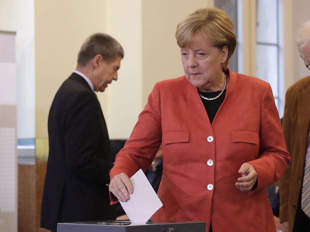 Angela Merkelová odhlasovala v nemeckých voľbách