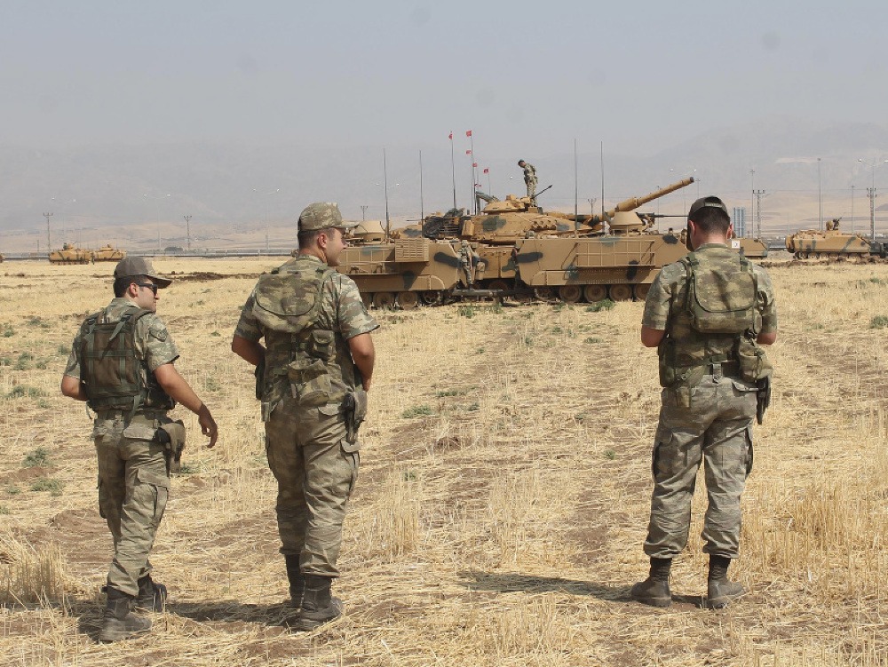 Tureckí vojaci na hranici autonómnej oblasti Kurdistan