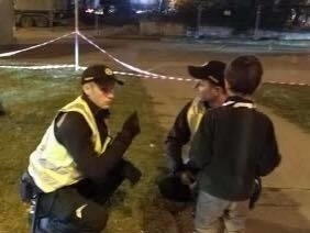 Policajti pomohli chlapčekovi dostať sa späť k otcovi