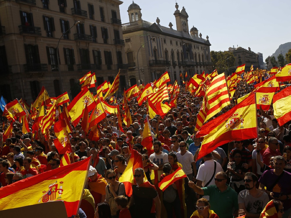 Protestujúci dav v Barcelone