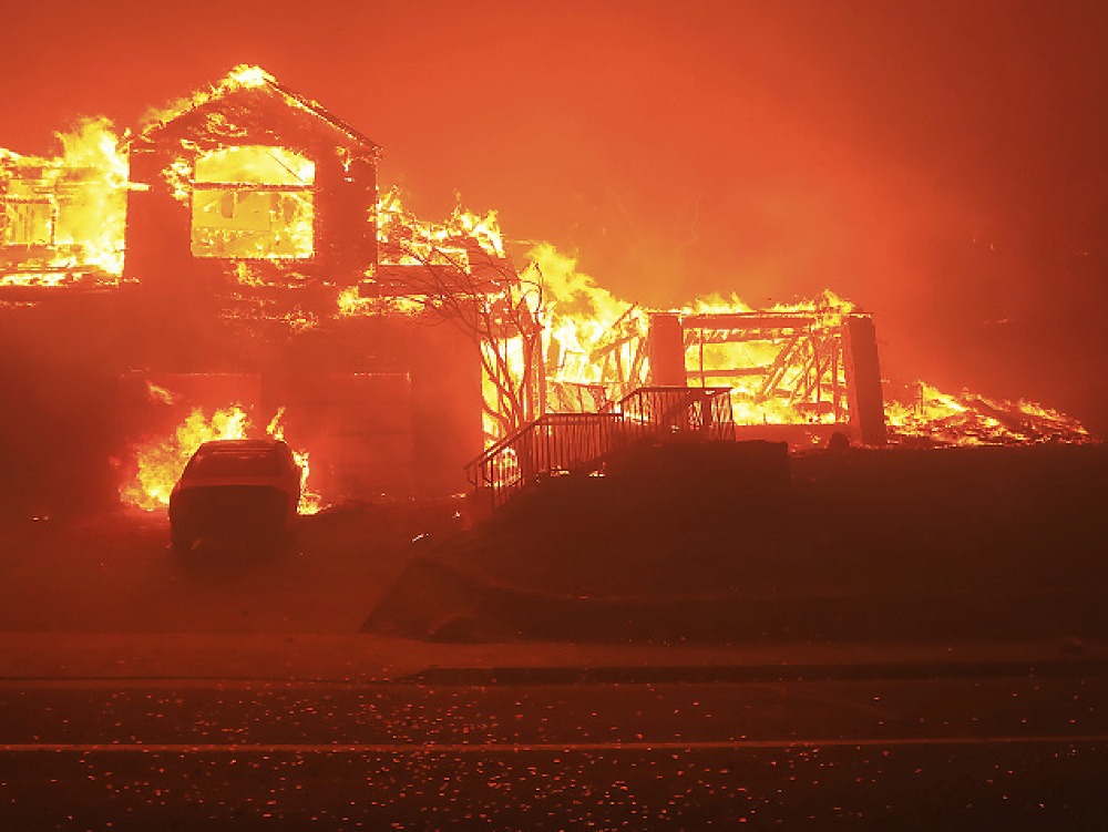 Rozsiahle požiare v Kalifornii