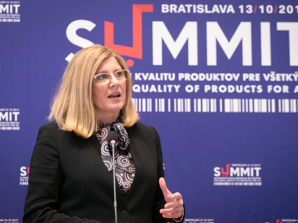 Gabriela Matečná na summite v4.