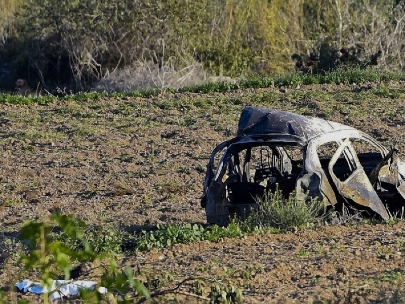 Zničené auto novinárky Daphne Caruan.