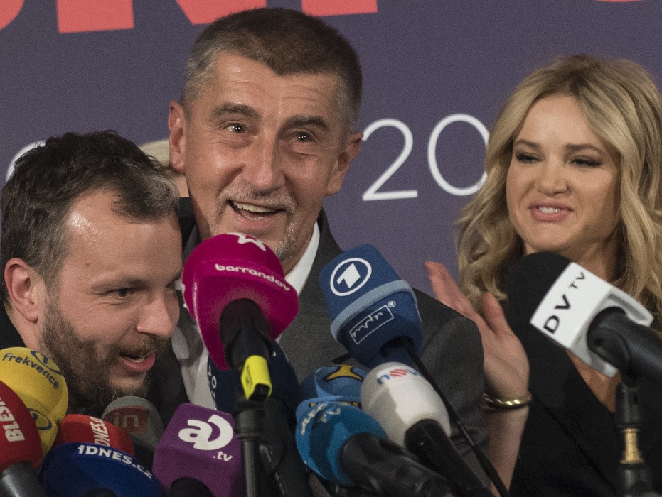 Na snímke uprostred víťaz volieb a predseda hnutia ANO Andrej Babiš.