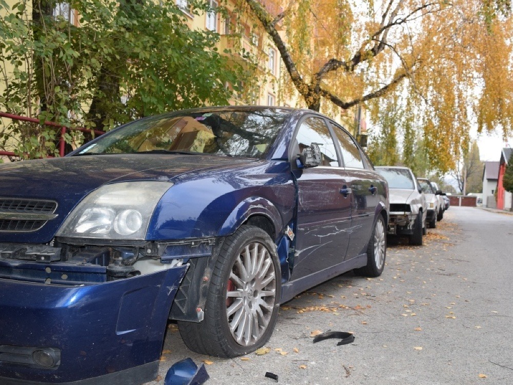 Poškodené autá v Bratislave