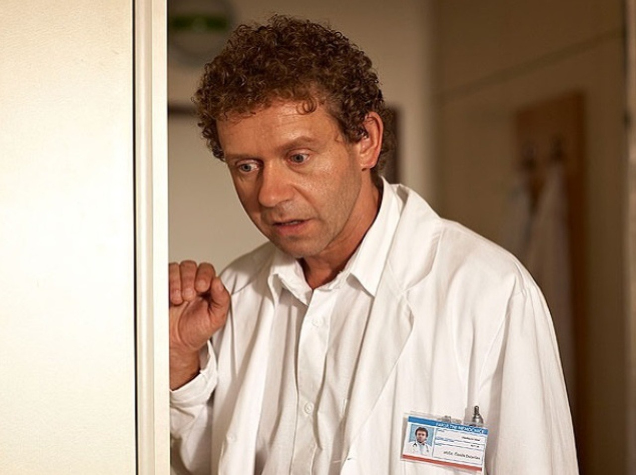 Jaroslav Šmíd stvárnil ústrednú postavu v komédii s názvom Doktor od jezera hrochů.