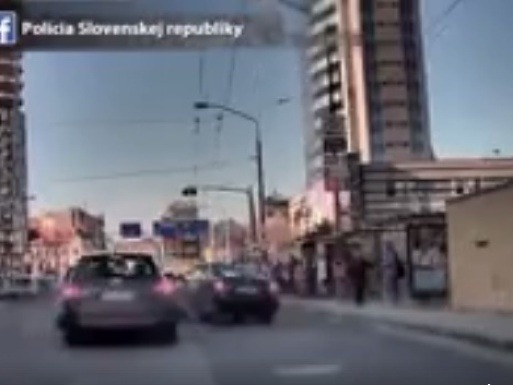 Policajti zverejnili video naháňačky v Bratislave