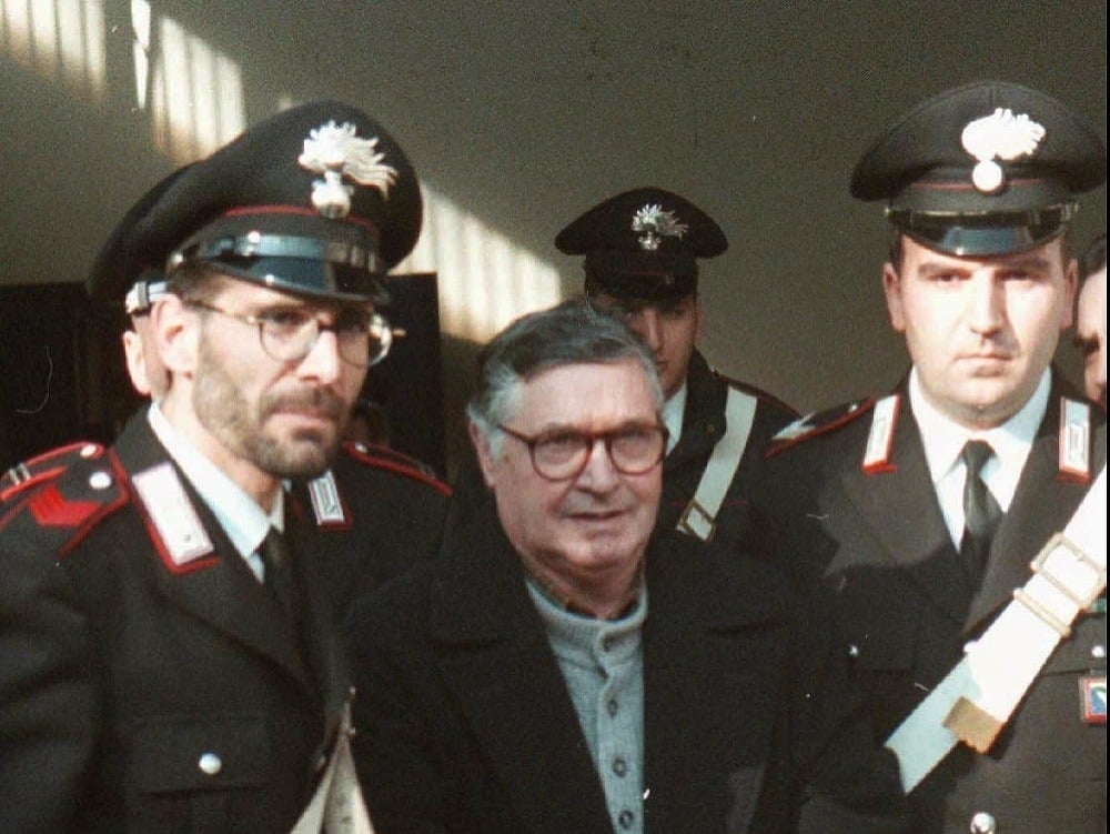 Na archívnej snímke zo 16. januára 1996 je obávaný taliansky mafián Salvatore 