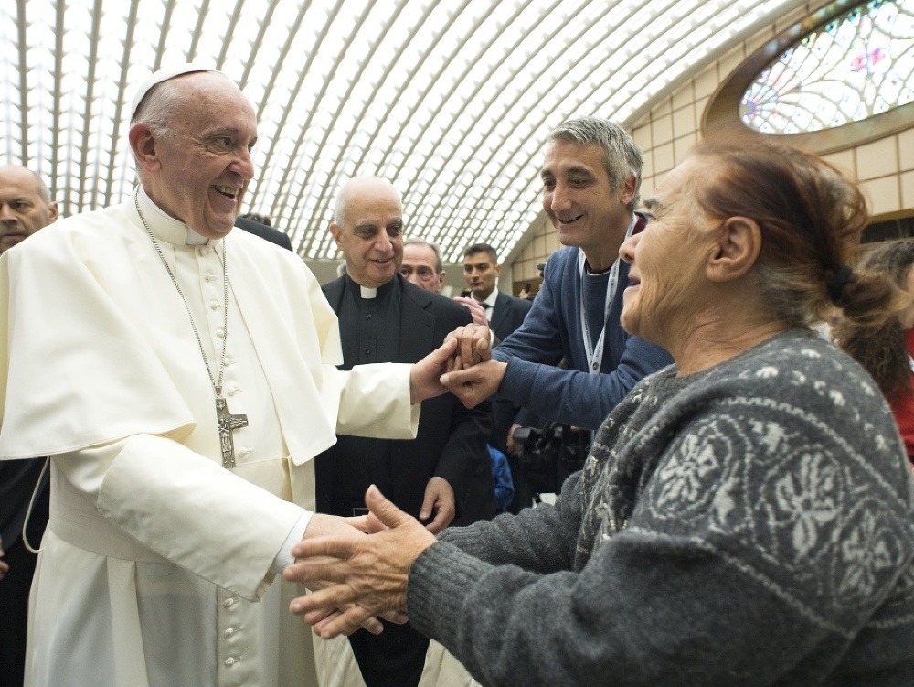 Pápež František slúžil omšu pre chudobných, potom ich pozval na slávnostný obed.