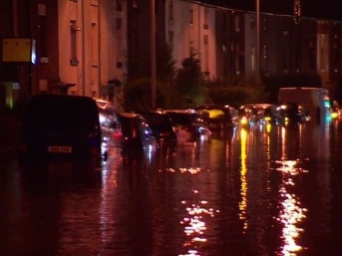 Niektoré oblasti Británie zasiahli obrovské povodne.