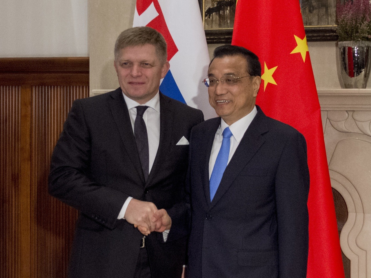 Robert Fico na stretnutí s čínskym premiérom Li Kche-čchiangom.