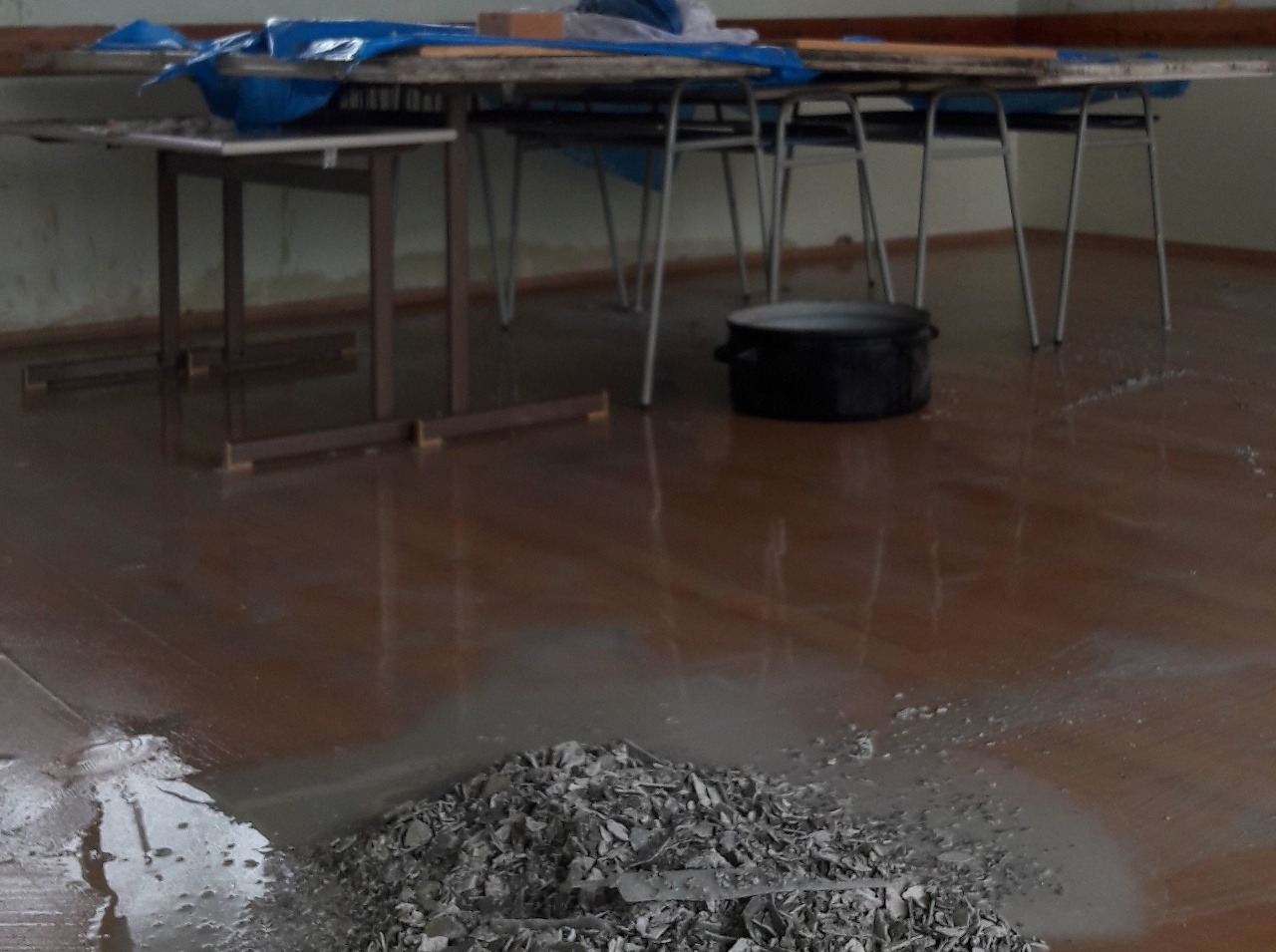 Prepadnutý strop na základnej škole