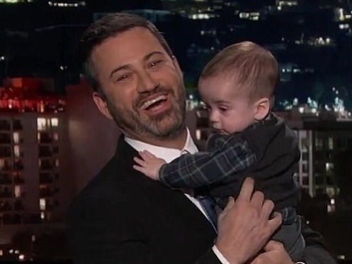 Jimmy Kimmel sa so synčekom v náručí neubránil slzám.