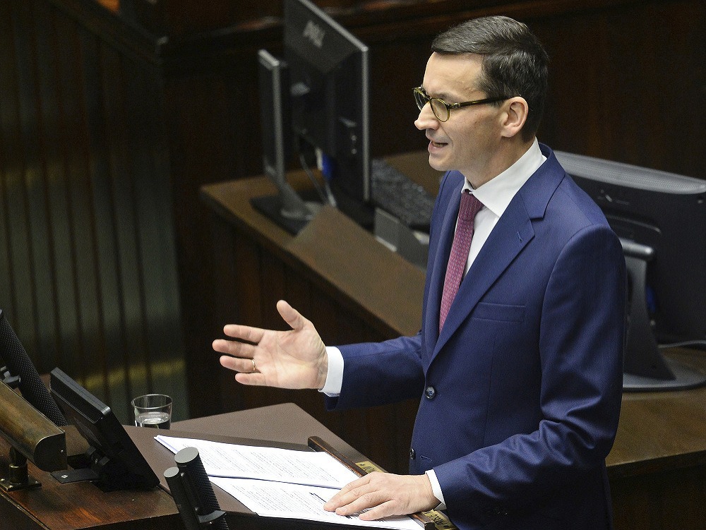Nový poľský premiér Mateusz Morawiecki sa musí popasovať s konfliktmi s Bruselom.