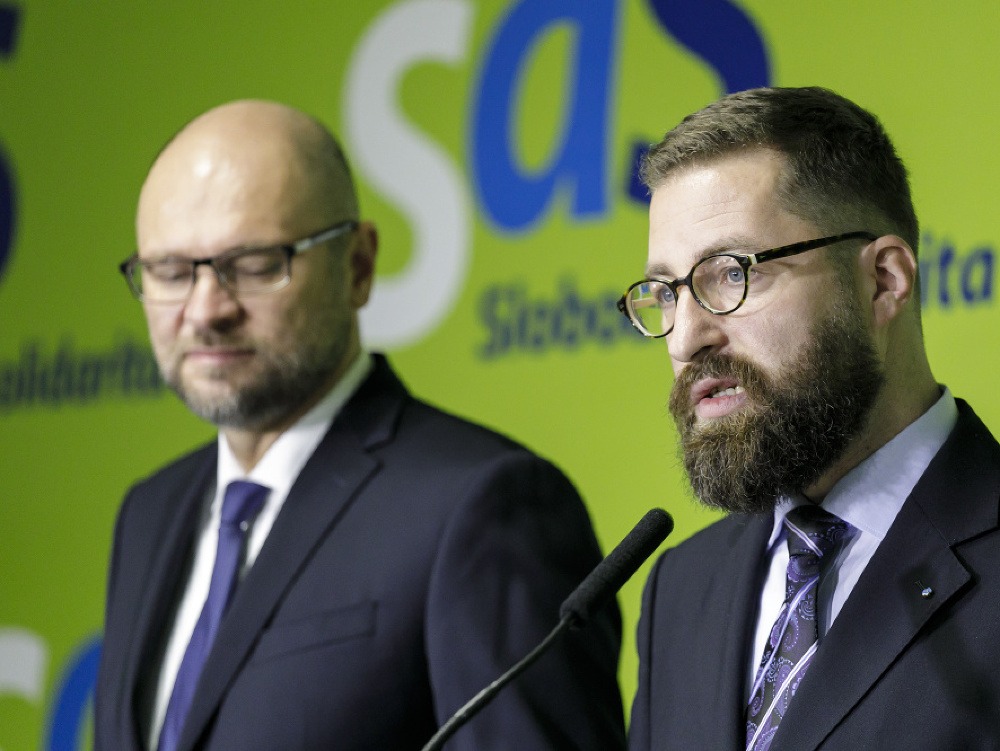 Na snímke zľava predseda SaS Richard Sulík a poslanec a odchádzajúci člen SaS Martin Poliačik.