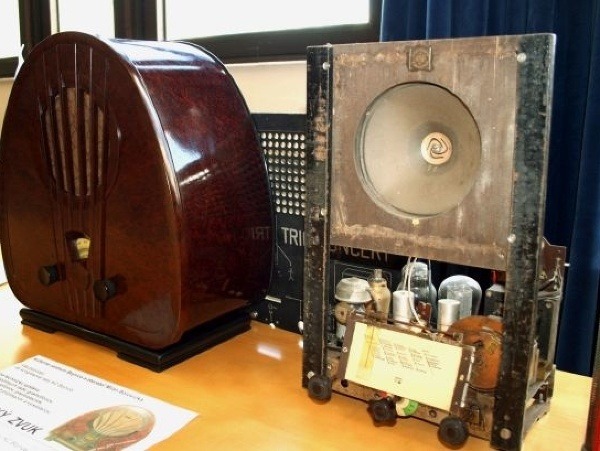 Aj rádioprijímač z roku 1933, ktorý je súčasťou zbierky prievidzského reštaurátora, využíval na svoje fungovanie tranzistory