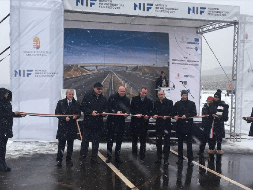 Maďarská diaľničná spoločnosť otvorila rýchlostný úsek M30 na hraničnom priechode Slovenska s Maďarskom 