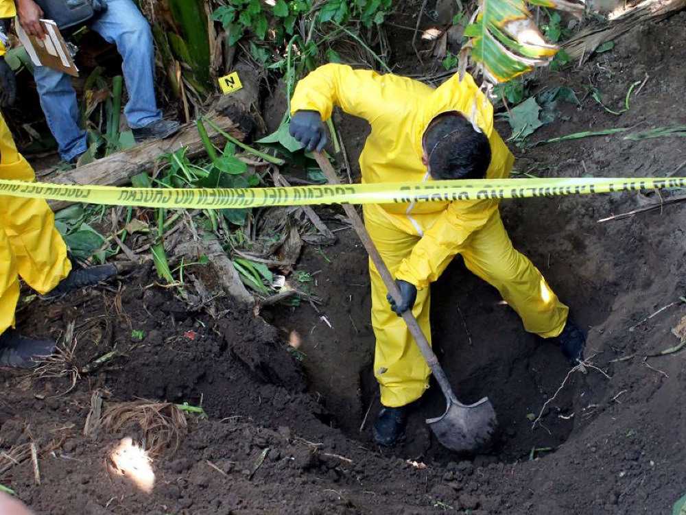 V mexickom poli s cukrovou trstinou objavili hroby s 33 telami