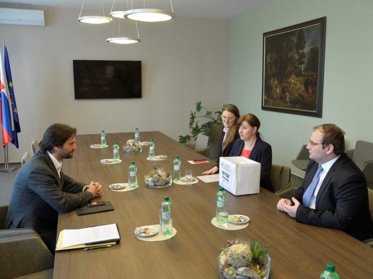 Robert Kaliňák sa stretol so signatármi petície Fóra kresťanských inštitúcii v Bratislave.