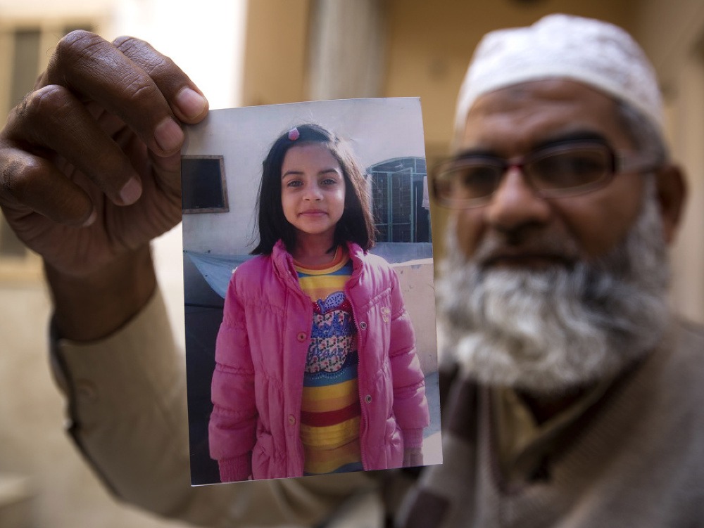 Dievčatko Zainab Ansari znasilnili a zabili.