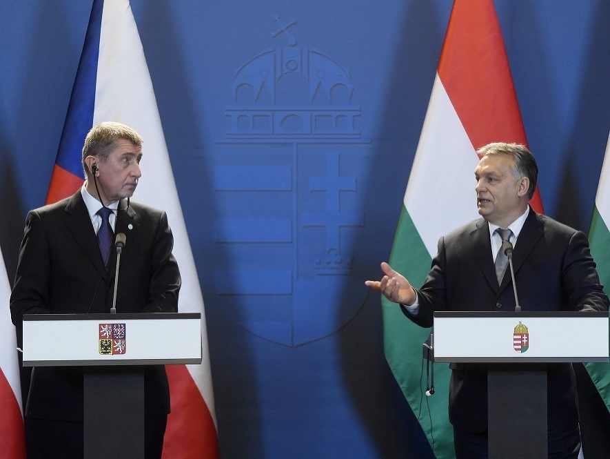 Andrej Babiš a Viktor Orban na summite v4.