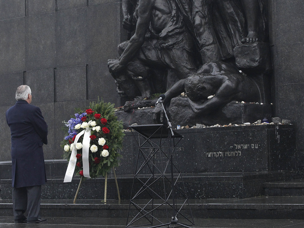 Organizácia Spojených národov v roku 2005 vyhlásila 27. január za Medzinárodný deň pamiatky obetí holokaustu.