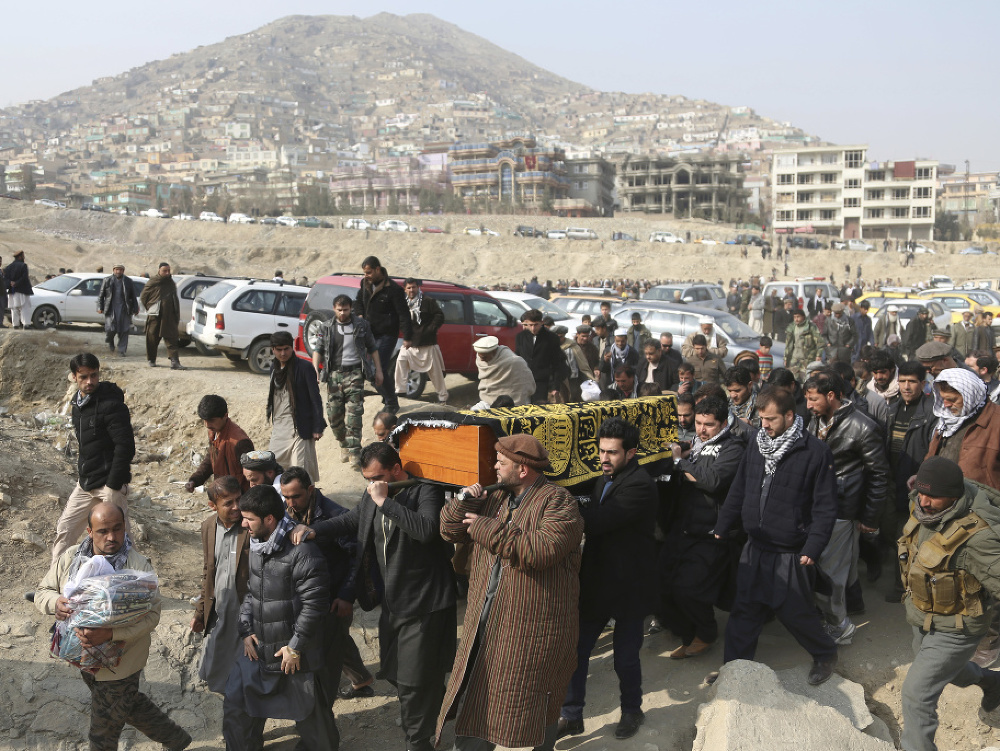 Samovražedný útok v Kábule si vyžiadal 103 mŕtvych a 235 zranených.