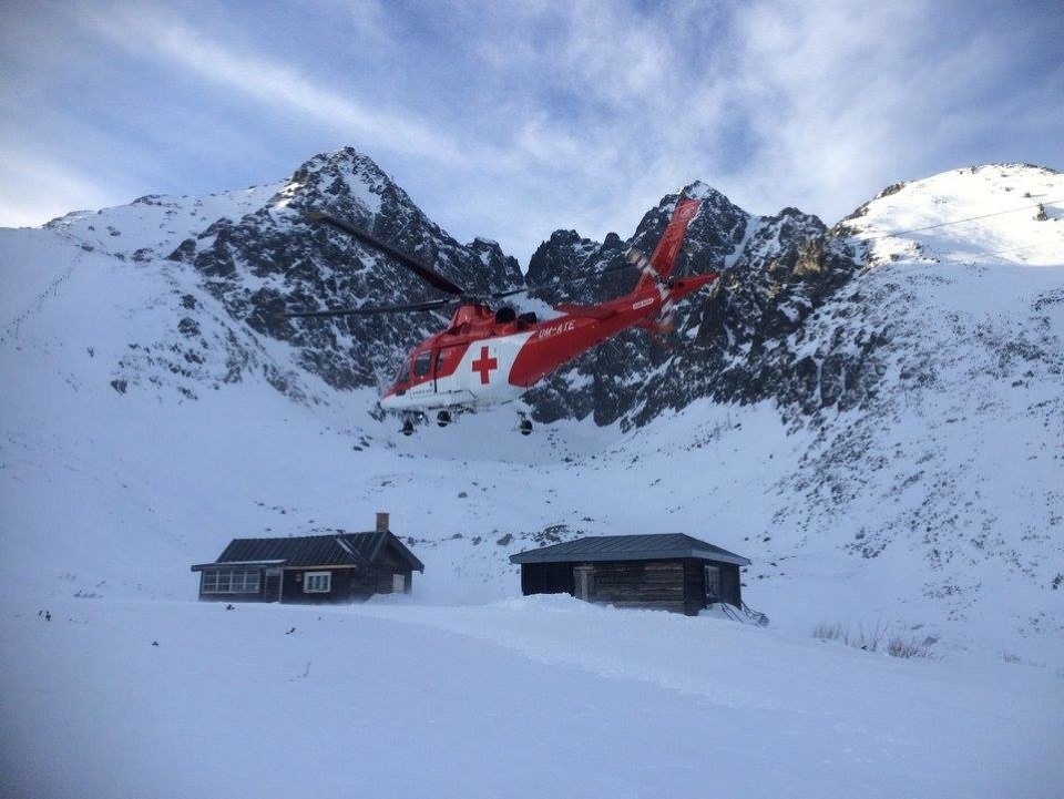 Vrtuľníková záchranná zdravotná služba vo Vysokých Tatrách zachraňovala dve zranené ženy 
