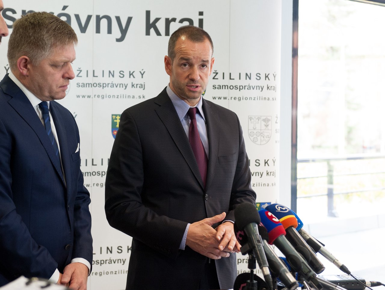 Viktor Stromček je novým generálnym manažérom strany Smer. Na snímke s predsedom strany Smer Robertom Ficom.